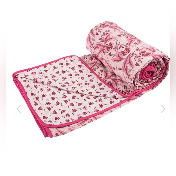 Bed Spread Fullsize 100% cotton spread/ coverletReversible60 x 80 inches